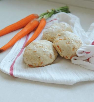 Zdjęcie - Bułeczki z młodą marchewką - Przepisy kulinarne ze zdjęciami