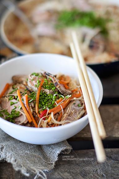 Zdjęcie - Makaron ryżowy z kaczką w azjatyckim stylu. (Rice noodles with Asian-style duck) - Przepisy kulinarne ze zdjęciami