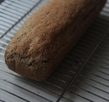 Zdjęcie - Chleb razowy z kardamonem - Przepisy kulinarne ze zdjęciami