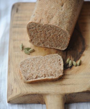 Zdjęcie - Chleb razowy z kardamonem - Przepisy kulinarne ze zdjęciami