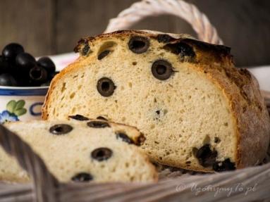 Zdjęcie - Prosty chleb z oliwkami - Przepisy kulinarne ze zdjęciami