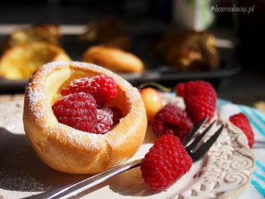 Zdjęcie - Koszyczki z mini omletów z owocami / Mini dutch baby berry baskets - Przepisy kulinarne ze zdjęciami