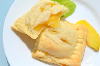 Zdjęcie - Ciastka francuskie z ricottą i brzoskwiniami - Przepisy kulinarne ze zdjęciami