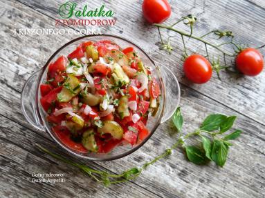 Zdjęcie - Salatka z pomidorow i kiszonego ogorka - Przepisy kulinarne ze zdjęciami