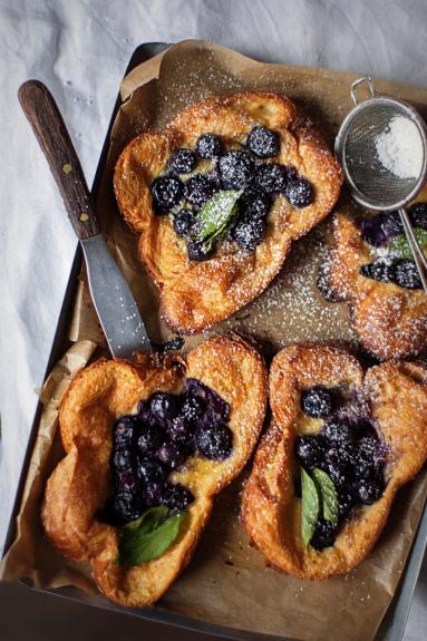 Zdjęcie - Tosty francuskie z borówkami - Blueberry french toasts - Przepisy kulinarne ze zdjęciami