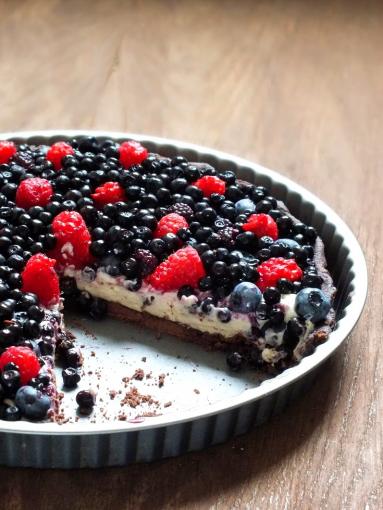 Zdjęcie - tarta z kremem i owocami leśnymi - Przepisy kulinarne ze zdjęciami