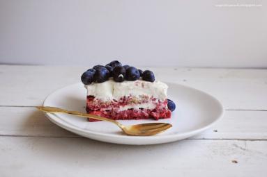 Zdjęcie - Malinowe trifle z borówkami - Przepisy kulinarne ze zdjęciami
