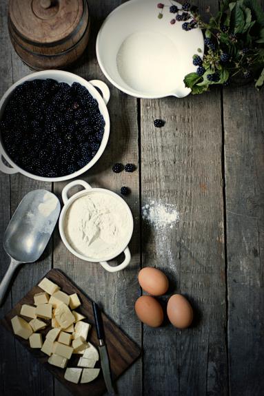 Zdjęcie - Odwracane ciastojeżynowe  z patelni - Blackberry upside down skillet cake - Przepisy kulinarne ze zdjęciami