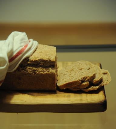 Zdjęcie - Chleb z sezamem i karmelizowaną cebulą - Przepisy kulinarne ze zdjęciami