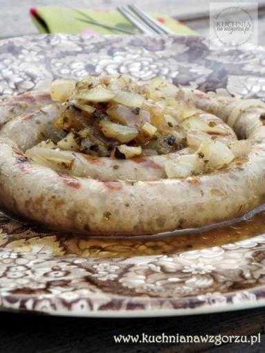 Zdjęcie - Biała kiełbasa z piwną cebulą - Przepisy kulinarne ze zdjęciami