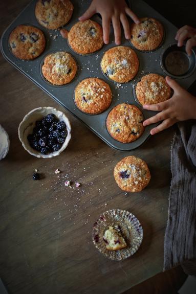 Zdjęcie - Muffiny jezynowe - blackberry muffins - Przepisy kulinarne ze zdjęciami