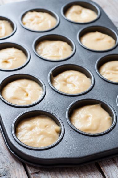 Zdjęcie - Cytrynowe mini-babeczki z malinami - Przepisy kulinarne ze zdjęciami