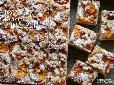 Zdjęcie - Orkiszowe ciasto drozdzowe na maslance z morelami i migdalowa kruszonka - Przepisy kulinarne ze zdjęciami