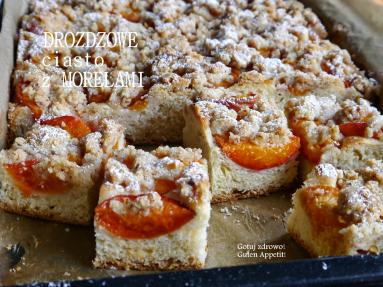 Zdjęcie - Orkiszowe ciasto drozdzowe na maslance z morelami i migdalowa kruszonka - Przepisy kulinarne ze zdjęciami