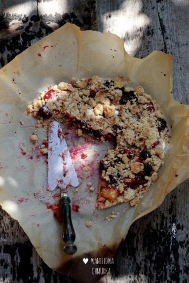 Zdjęcie - Kokosowe i bezglutenowe ciasto z owocami lata - Przepisy kulinarne ze zdjęciami