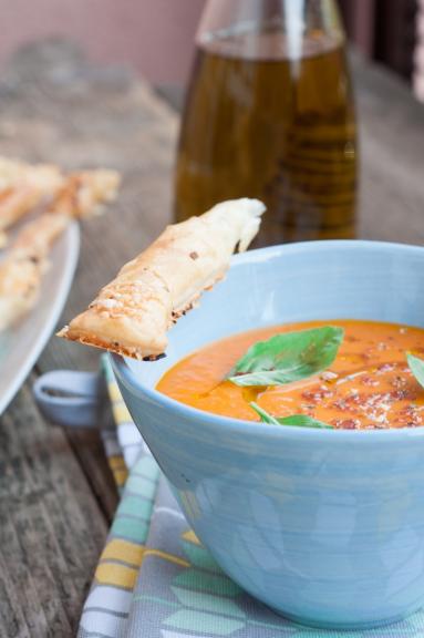 Zdjęcie - Sezonowa zupa ze  świeżych pomidorów - Przepisy kulinarne ze zdjęciami