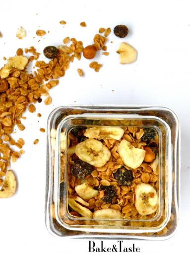 Zdjęcie - Domowa granola z masłem orzechowym - Przepisy kulinarne ze zdjęciami