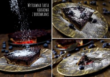 Zdjęcie - Wytrawna tarta kakaowa z borówkami - Przepisy kulinarne ze zdjęciami