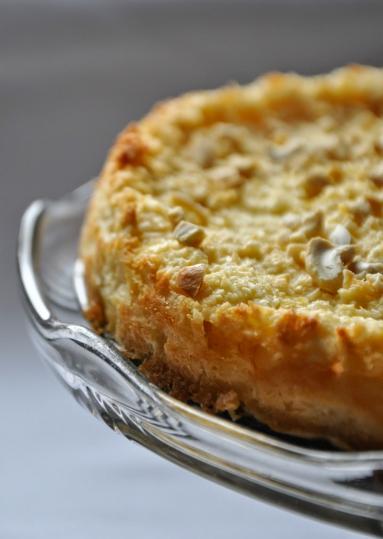 Zdjęcie - Kokosowo - ananasowe ciasto z orzechami nerkowca - Przepisy kulinarne ze zdjęciami