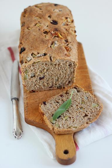 Zdjęcie - Chleb z gruszką i żurawiną na zakwasie - Przepisy kulinarne ze zdjęciami