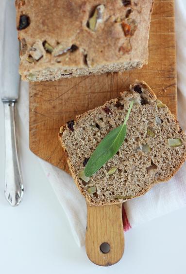 Zdjęcie - Chleb z gruszką i żurawiną na zakwasie - Przepisy kulinarne ze zdjęciami