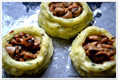 Zdjęcie - "Vol-au-vent" z ziemniaków i pieczarek - Przepisy kulinarne ze zdjęciami