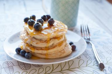 Zdjęcie - Plasuszki z borówkami (blackberry pancakes) - Przepisy kulinarne ze zdjęciami