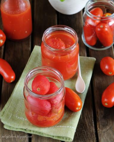 Zdjęcie - Pomidory w słoiku w... sosie pomidorowym ;) - Przepisy kulinarne ze zdjęciami