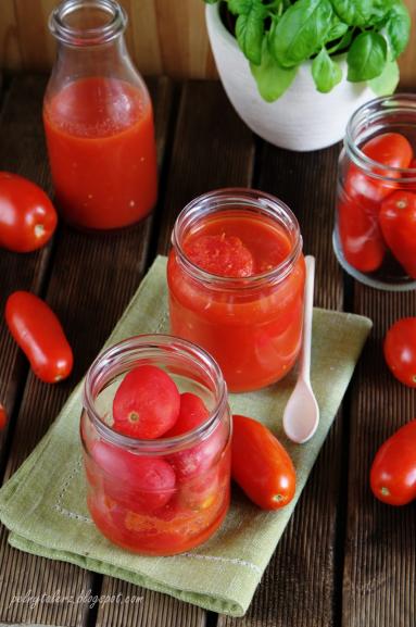 Zdjęcie - Pomidory w słoiku w... sosie pomidorowym ;) - Przepisy kulinarne ze zdjęciami