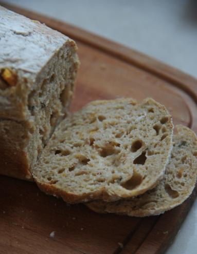 Zdjęcie - Chleb z batatami i oregano na zakwasie - Przepisy kulinarne ze zdjęciami