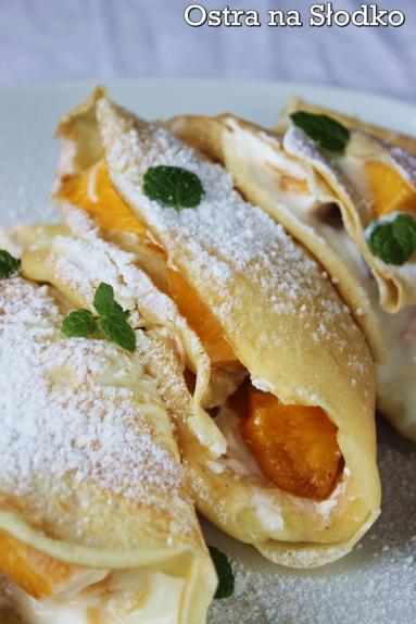 Zdjęcie - Naleśniki o smaku sernika brzoskwiniowego - Przepisy kulinarne ze zdjęciami