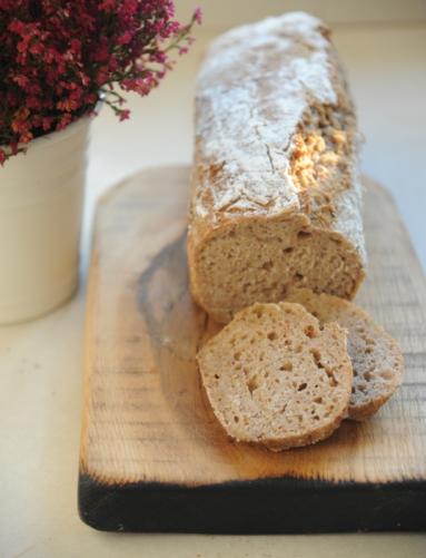 Zdjęcie - Chleb razowy z musem gruszkowym na zakwasie - Przepisy kulinarne ze zdjęciami