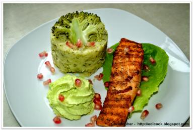 Zdjęcie - Grillowany łosoś z  puree ziemniaczano brokułowym  i  pianką  wasabi - Przepisy kulinarne ze zdjęciami