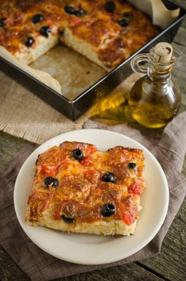 Zdjęcie - Sfincione - sycylijska pizza z blachy - Przepisy kulinarne ze zdjęciami