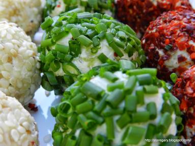 Zdjęcie - Ziołowe kulki serowe - Przepisy kulinarne ze zdjęciami