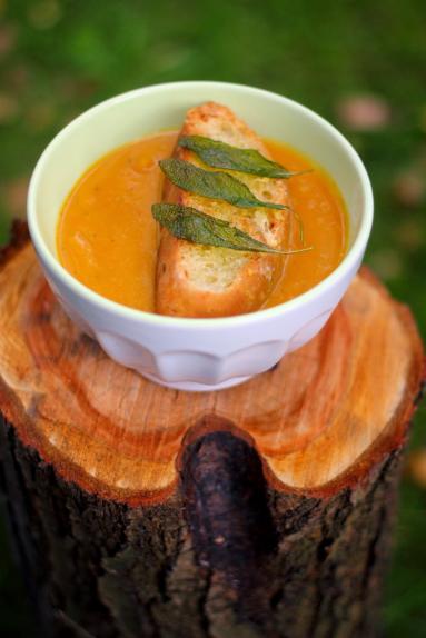 Zdjęcie - Najlepsza zupa dyniowa z grzankami - Przepisy kulinarne ze zdjęciami