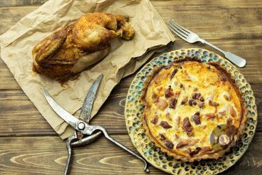 Zdjęcie - Tarta a'la kurczak z rożna - Przepisy kulinarne ze zdjęciami