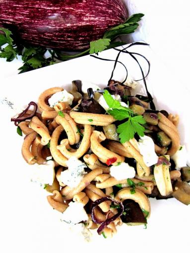 Zdjęcie - Makaron casarecce z bakłażanem i gorgonzolą - Przepisy kulinarne ze zdjęciami