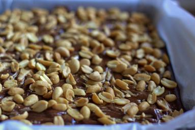 Zdjęcie - Brownie z masłem orzechowym i orzeszkami ziemnymi - Przepisy kulinarne ze zdjęciami