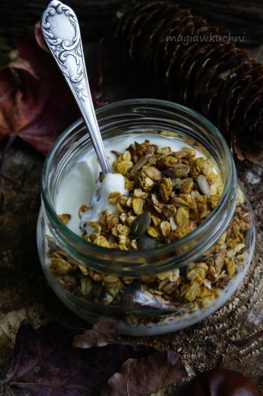 Zdjęcie - Jesienna granola dyniowa - Przepisy kulinarne ze zdjęciami