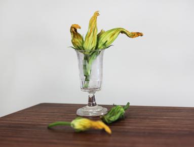 Zdjęcie - Faszerowane kwiaty cukinii w cieście piwnym - Przepisy kulinarne ze zdjęciami