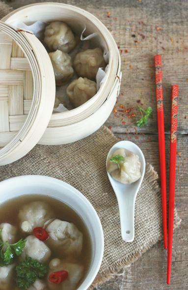 Zdjęcie - Oriental Masterchef: Bulion z pierożkami wonton - Przepisy kulinarne ze zdjęciami
