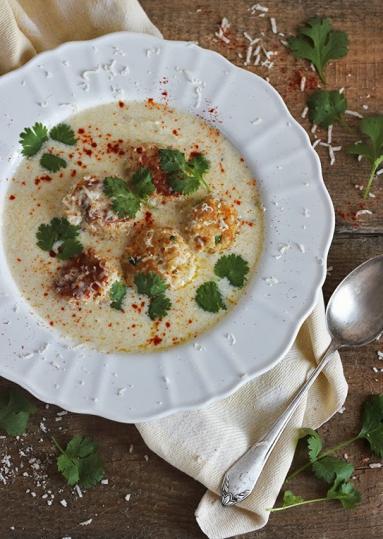Zdjęcie - Zupa serowa z klopsikami z indyka - Przepisy kulinarne ze zdjęciami