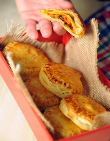 Zdjęcie - Tydzień z Lunchboxem #2: Empanadas z wędzonym kurczakiem - Przepisy kulinarne ze zdjęciami
