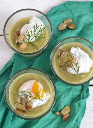 Zdjęcie - Wiosenny tydzień #1: Zielona zupa krem z przepiórczym jajkiem w koszulce - Przepisy kulinarne ze zdjęciami