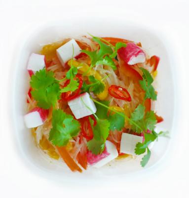 Zdjęcie - Tydzień z LunchBoxem #1: Sałatka azjatycka - Przepisy kulinarne ze zdjęciami