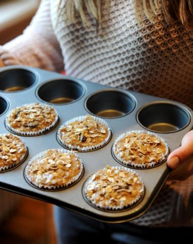 Zdjęcie - Lekki tydzień #7: Pełnoziarniste muffiny z musli i bananami - Przepisy kulinarne ze zdjęciami