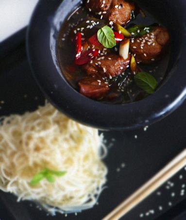 Zdjęcie - Polędwica wieprzowa z trawą cytrynową po wietnamsku - Przepisy kulinarne ze zdjęciami