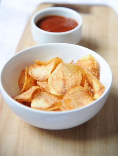 Zdjęcie - Tydzień kibica #1: Domowe chipsy z sosem barbecue - Przepisy kulinarne ze zdjęciami