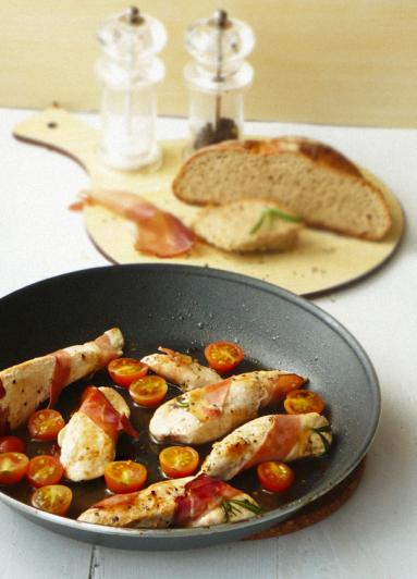 Zdjęcie - Spiralki z kurczaka w szynce szwarcwaldzkiej - Przepisy kulinarne ze zdjęciami